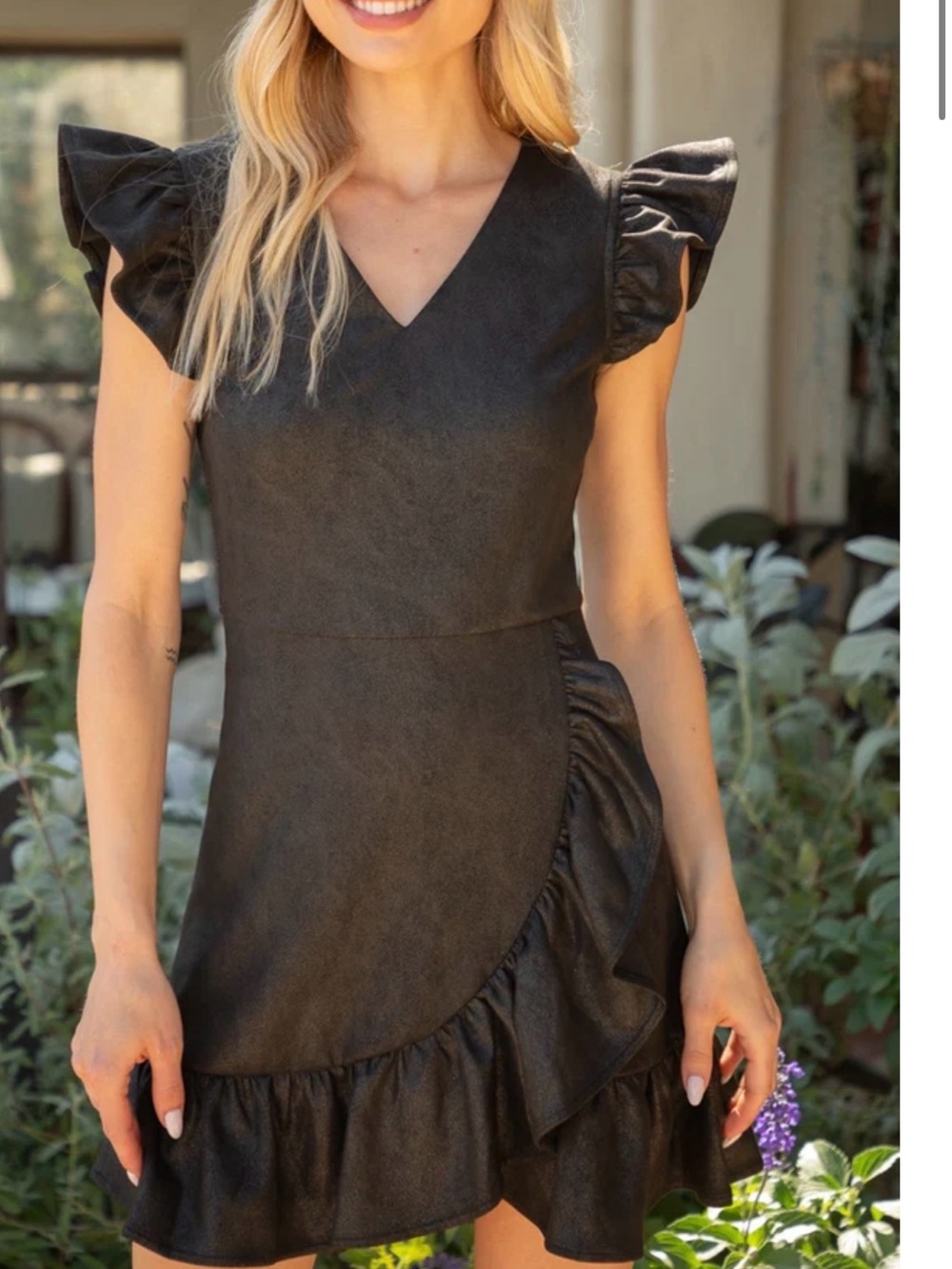 ❄️Women’s Black Ruffle Sleeve V-Neck Dress